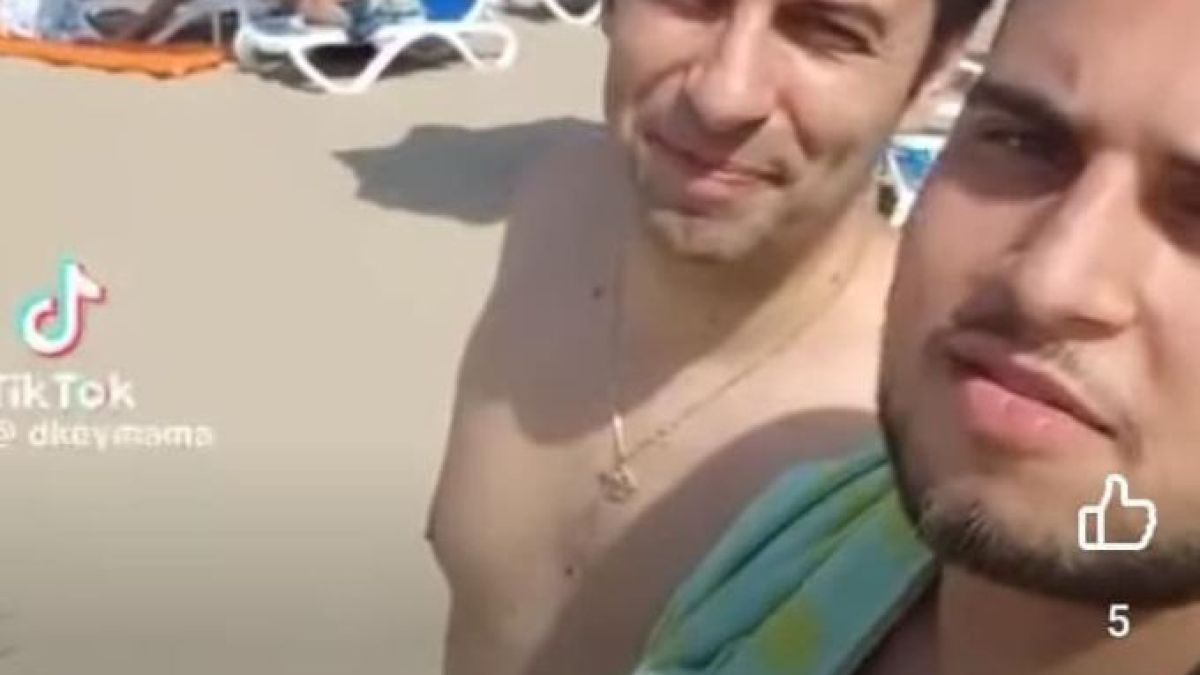 Изловиха Петков в поредна лъжа! Развява се полугол на... СНИМКИ