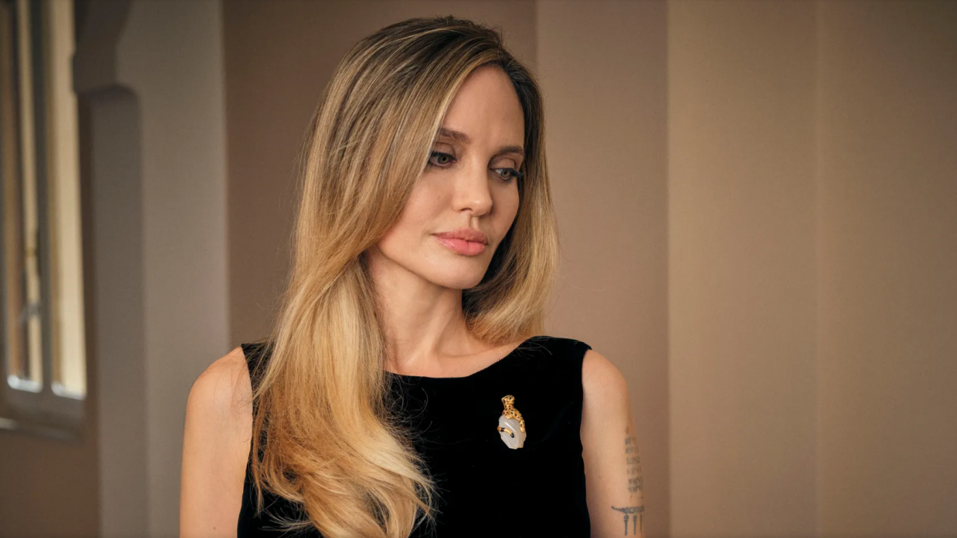 Анджелина Джоли фалира, напуска Лос Анджелис по спешност