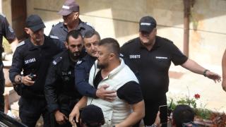 Извънредно! Дерибеите на Доган скачат на полицията, пробват да превземат сараите! ВИДЕО