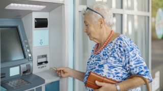 Горещи новини за пенсиите: Искат нов таван, а тегленето от...