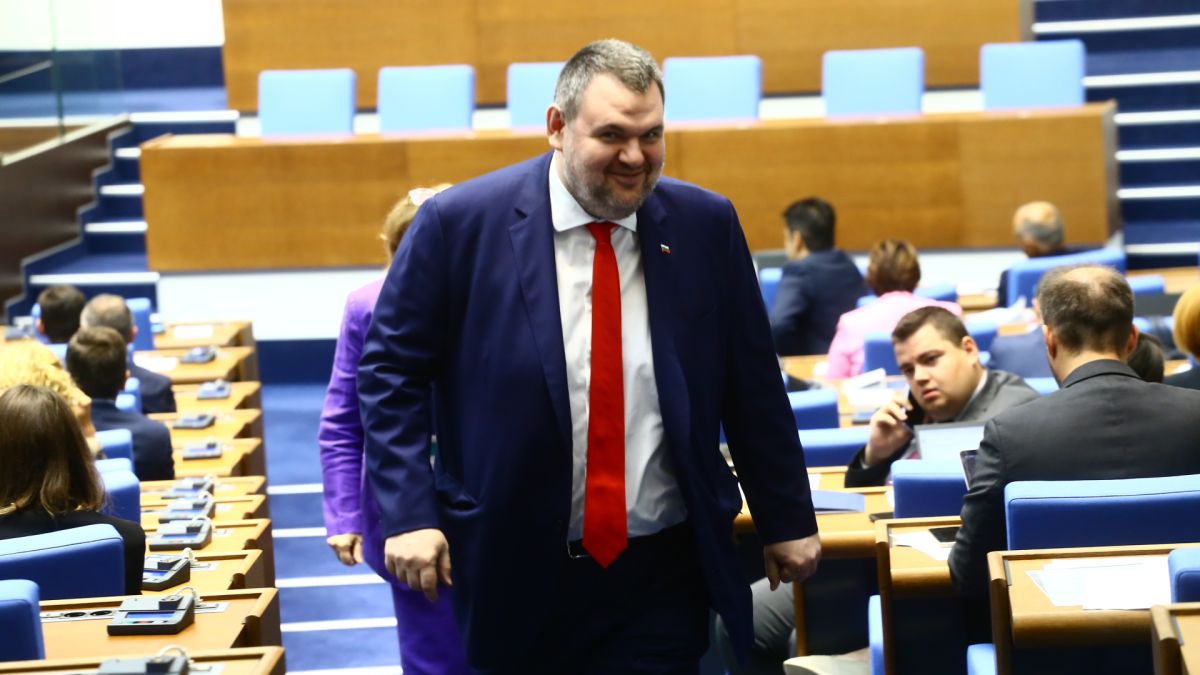 Оглавената от Делян Пеевски партия би „земеделците“ на Ахмед Доган с цяла парламентарна група
