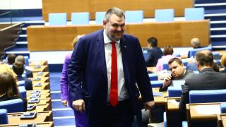 Оглавената от Делян Пеевски партия би „земеделците“ на Ахмед Доган с цяла парламентарна група