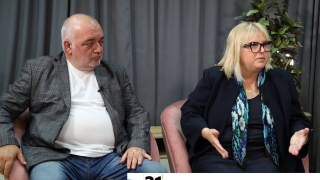 Идваме, ама не идваме: Колоритна партия развя бялото знаме, бяга от изборите