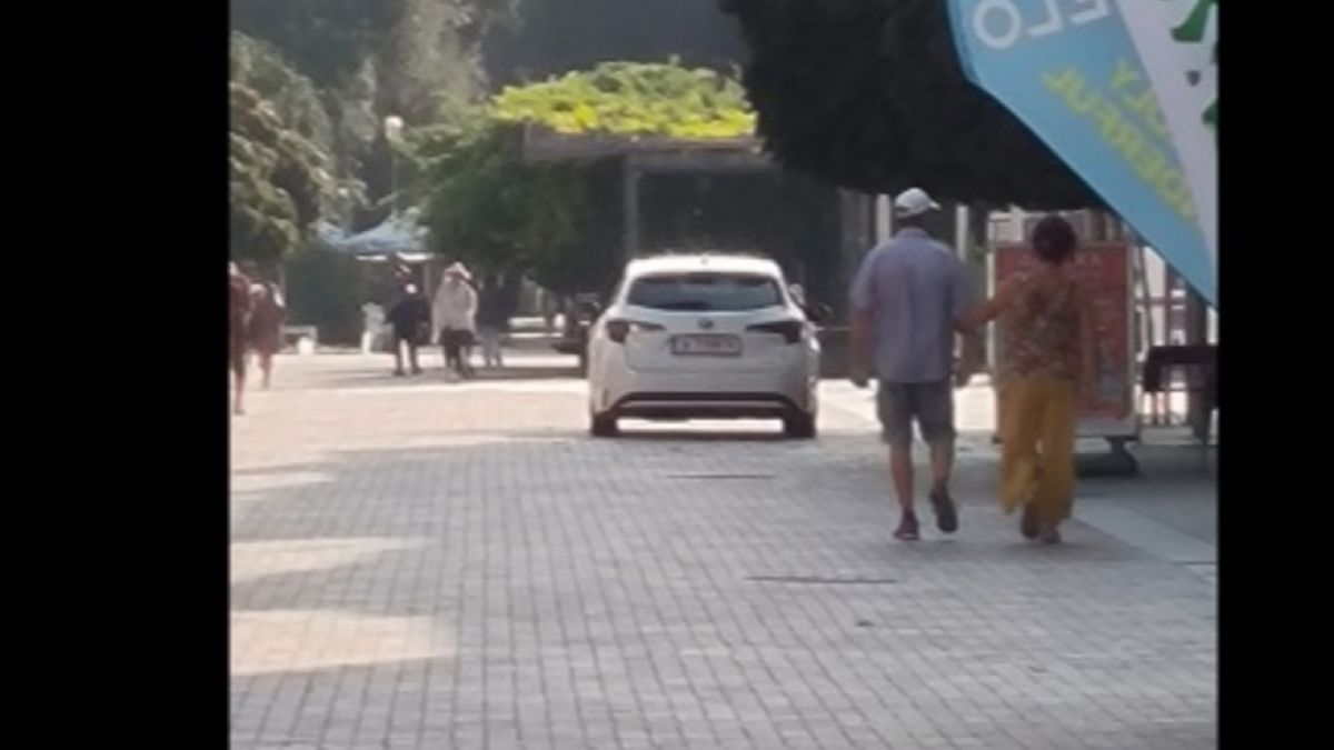 Мрежата пламна след тази изцепка на шофьор в центъра на Варна СНИМКА