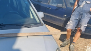 Шофьор от Стамболийски побесня, след като завари колата си в този вид, дава награда за... СНИМКИ