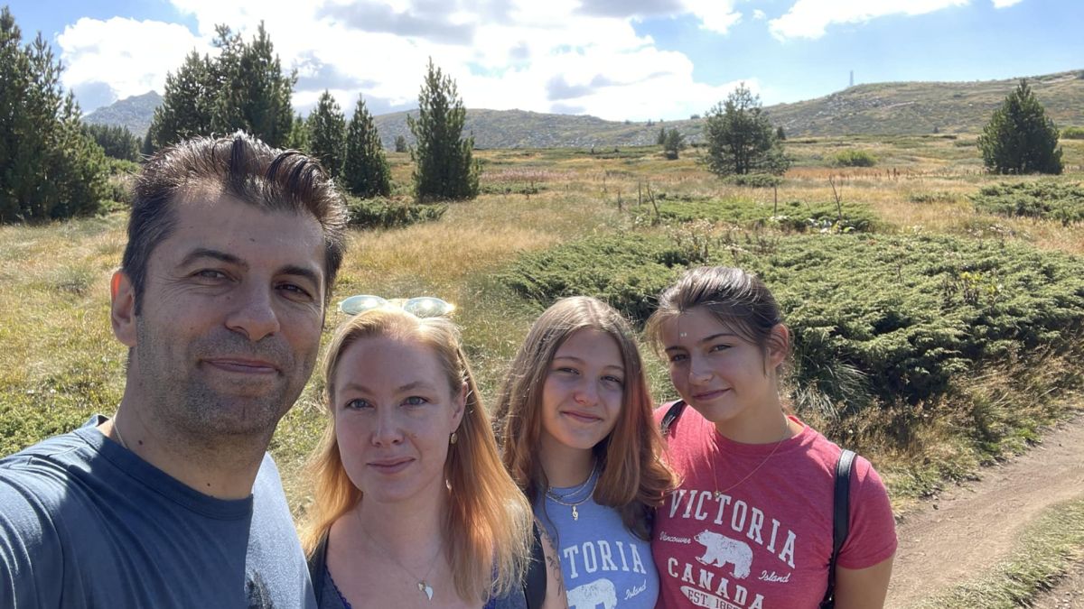 ПП-ДБ пред разпад, а Петков лъсна на смайваща СНИМКА с Линда