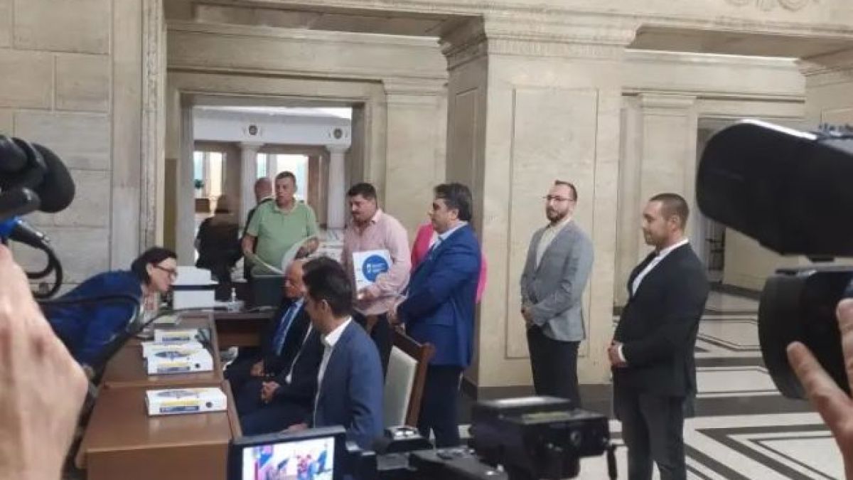 ПП-ДБ се регистрира за изборите, точи ножа на служебните правителства 