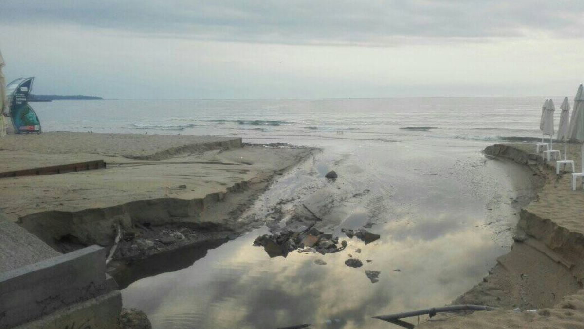 Погром във Варна и Слънчев бряг! Пожарникарите не смогват СНИМКИ