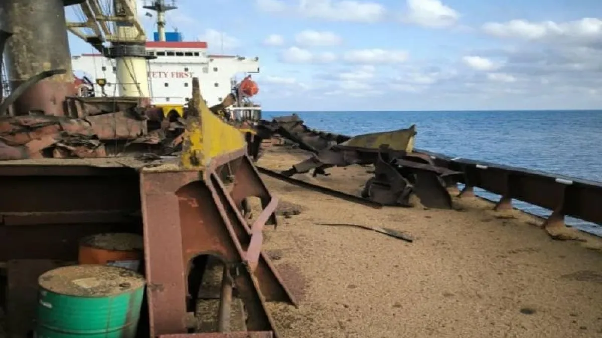 Зеленски: Руска ракета порази кораб в Черно море СНИМКИ
