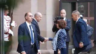 Радев се срещна със Силяновска на фона на трагедията с пилотите, а тя му се опъна 