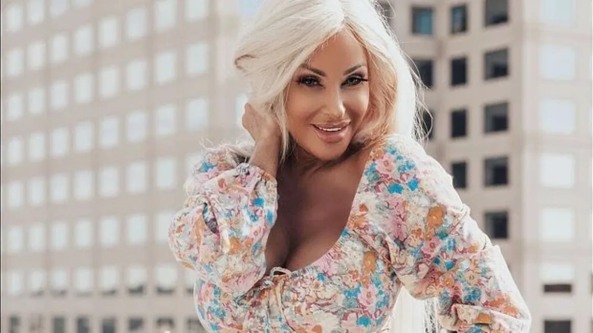 Красавица на Playboy се разори и започна да върти геврека СНИМКИ 18+
