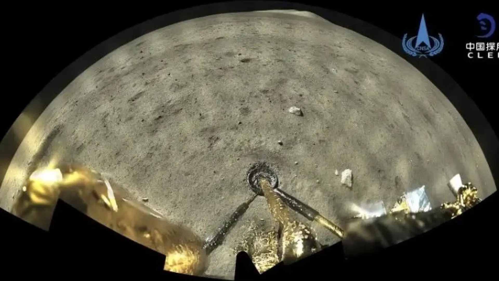 Докато на Земята са се разхождали динозаври, на Луната са изригвали вулкани