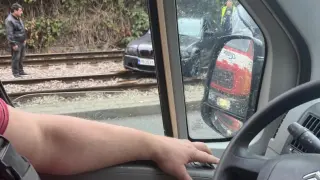 Зрелищна каскада с БМВ в София, трамваите са блокирани ВИДЕО