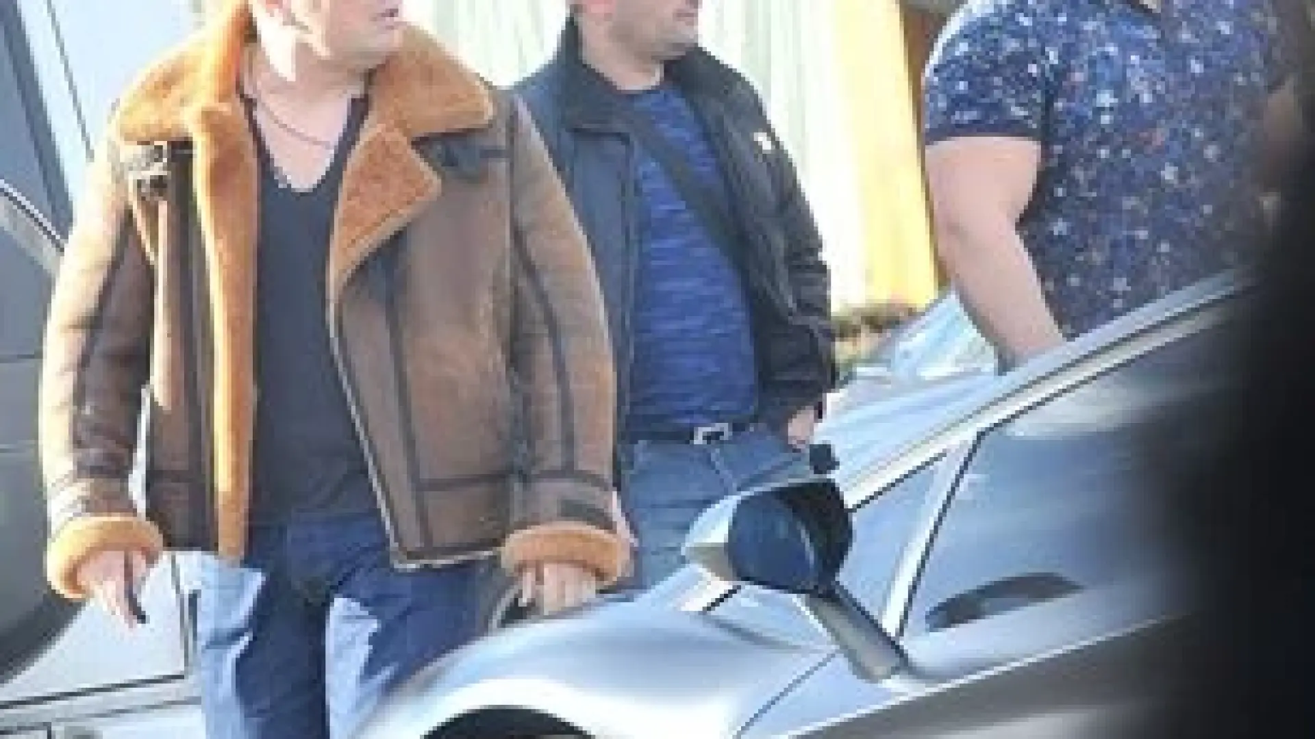 Куката търка наровете, а красивата му щерка яхна мощния му... СНИМКИ