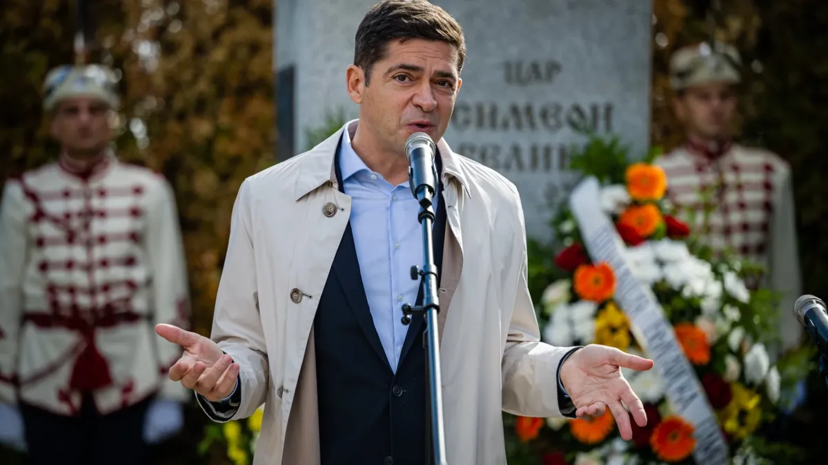 Синът на Алекс Богданска и Дани Петканов стана ученик
