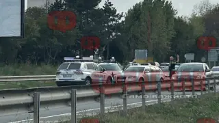 Екшън в Бургаско: Бежанци, натъпкани като сардини, бягат от полицията СНИМКИ 