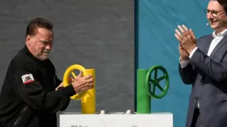 Арнолд Шварценегер спря газа, използван в завод на BMW и след това... СНИМКИ