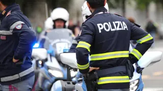 Кървав ужас в Италия, кола се вряза в група хора и уби...