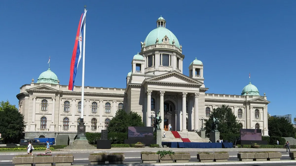 Паника в Белград! Откриха 300-килограмов снаряд до парламента