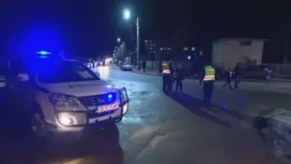 Свиреп екшън и стрелба по тъмно в Пернишко, има ранени младежи  