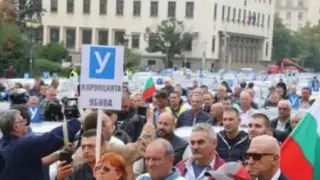 Автоинструктори на протест заради новите правила за придобиване на шофьорски книжки