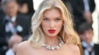 Бивш "ангел" на Victoria's Secret позира топлес в банята СНИМКИ 18+