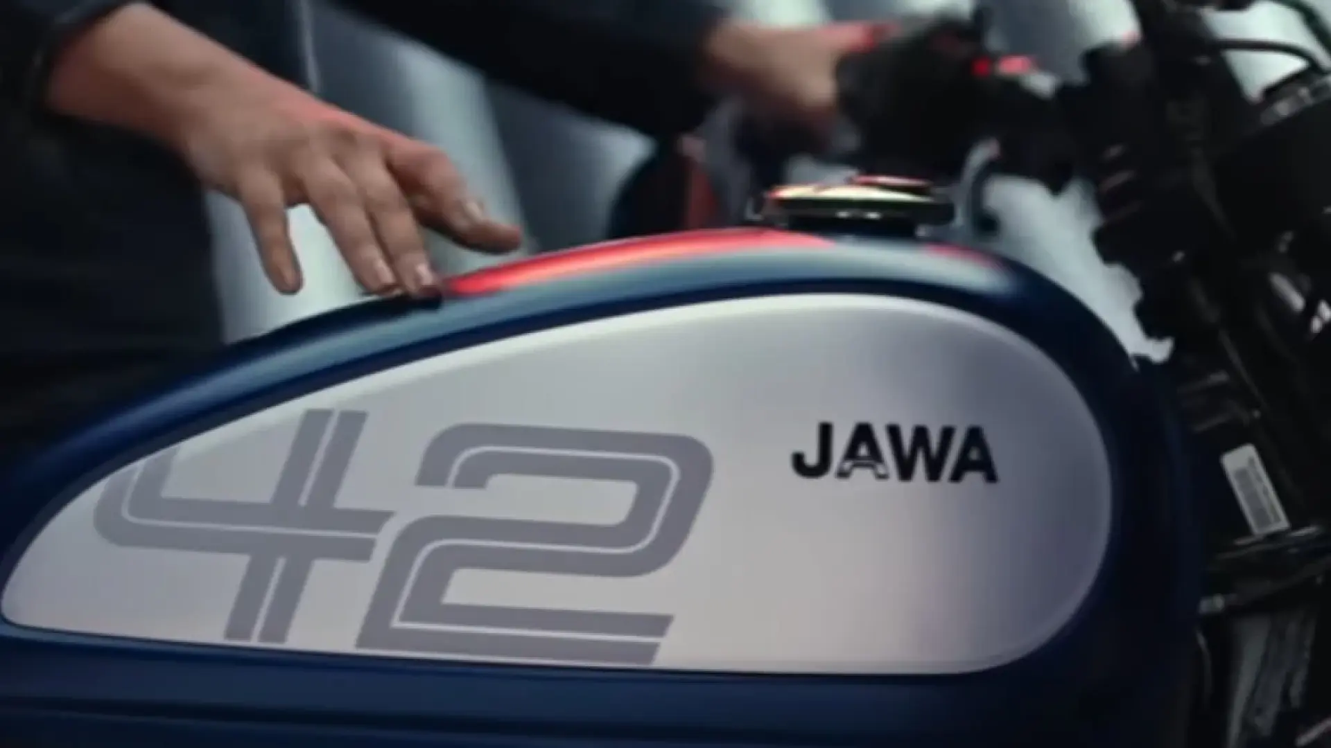 Представиха новия спортен мотоциклет Jawa за $2400 ВИДЕО