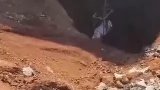 ВИДЕО 18+ показва какво остана от бункера на Насрала, а трупът му...