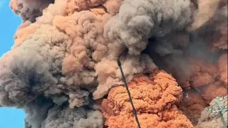 Мощен пожар избухна в химически завод в САЩ, започнала е евакуация ВИДЕО