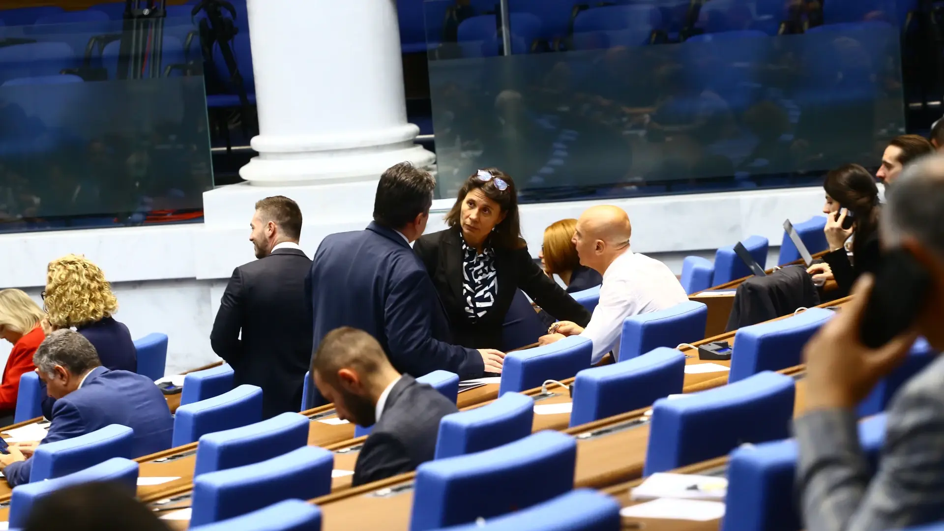 Грозен фалстарт на НС: Депутатите с извънредно решение след драмата с шефа на парламента