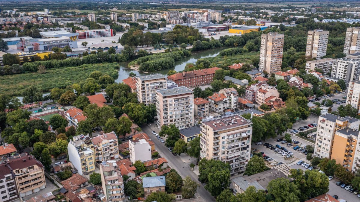 Погледнете терасите на този блок и вижте всичко от Габрово до Париж СНИМКА
