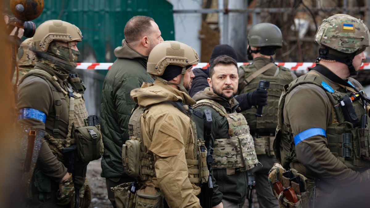 Зеленски призна за голям проблем с армията си, ще търси "дипломатическо решение" за превзетите от Русия територии 