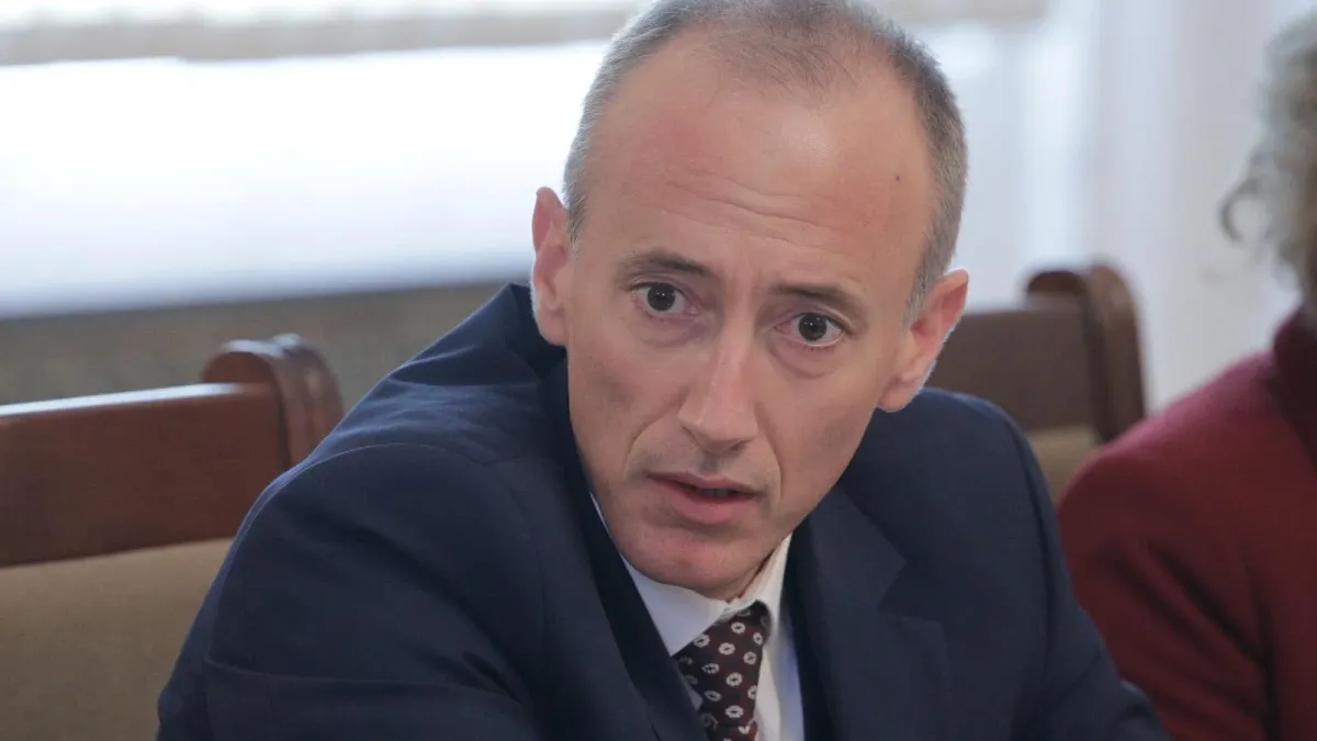 Министър Вълчев обясни за новите оценки в клас