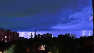 Днес ще е страшно, порои и гръмотевици удрят тези части на страната КАРТИ