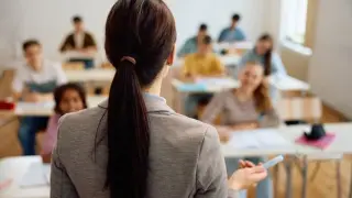 Шокиращ случай: Дружелюбна учителка изнасилила 13-годишна ученичка