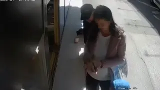 Бива ли такава свинщина! Какво направо пенсионер на бременна жена