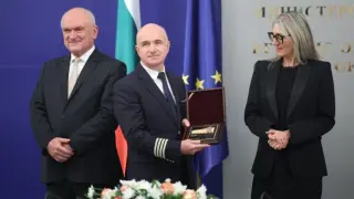 Ето какви хубавици глезят властта на правителствения самолет СНИМКИ 
