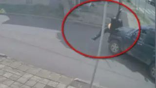 Момче тръгна да пресича улица в с. Маринка, когато го връхлетя... Шокиращо ВИДЕО