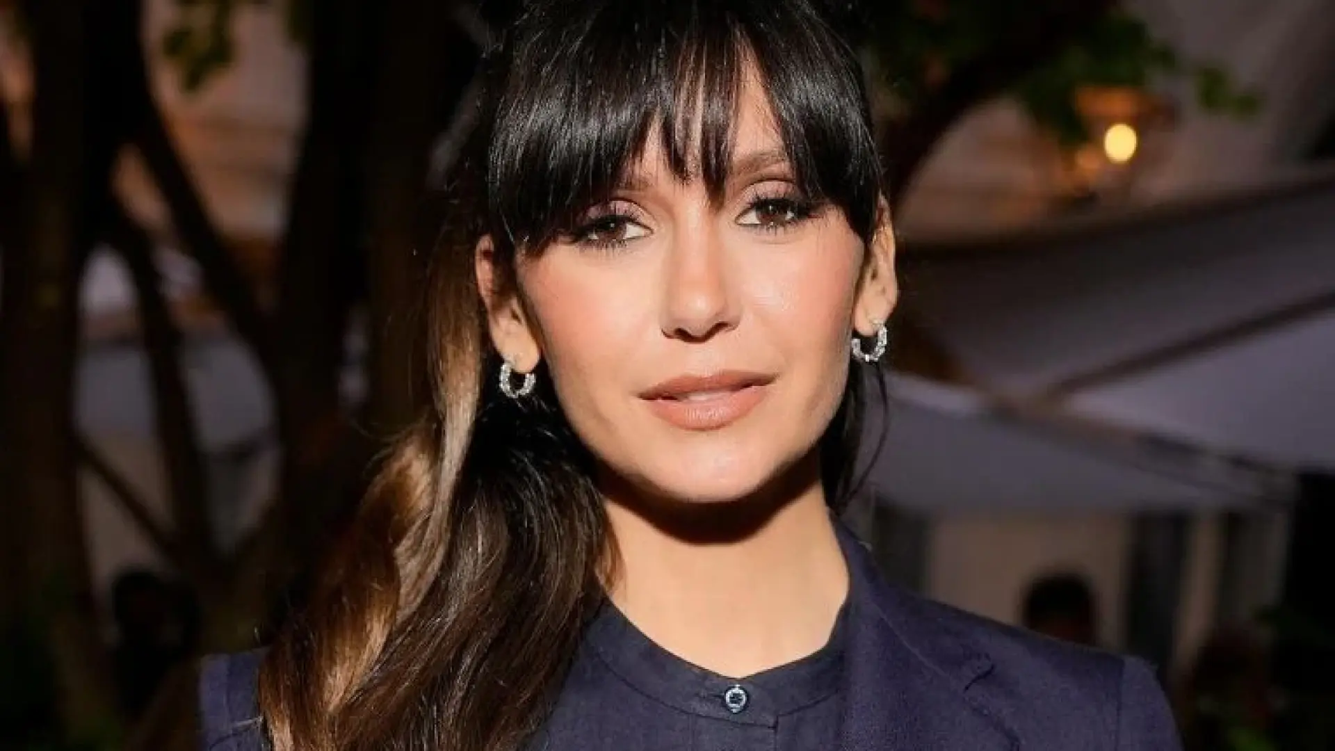 Мъка ли? Хванаха Нина Добрев на почивка топ актьор! Снимки