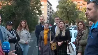 Отхапа живо месо и напада с ножици: Третокласник държи в ужас учители и ученици ВИДЕО
