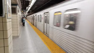 Инцидент на метростанция в ранни зори в София, мъж скочи на релсите и...