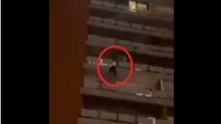 Балканска лудост: Пишман любовник виси по парапетите на блок, прескача терасите! ВИДЕО 18+