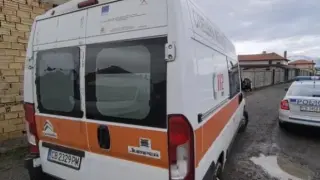 Скандална вандалщина в Казанлъшко! Спешни медици отидоха да помагат на жена, а после... СНИМКИ