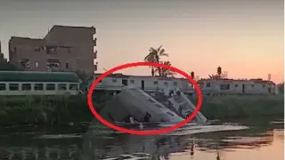 Неописуем ужас с влакове, вагоните плуват в реката ВИДЕО