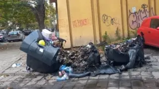 Пловдив, столица на културата: Бездомници се заселиха в центъра, изхождат се и палят контейнери