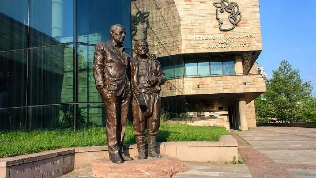 Скандална връзка между схемата за точене на пари в театрите в Смолян и Пазарджик