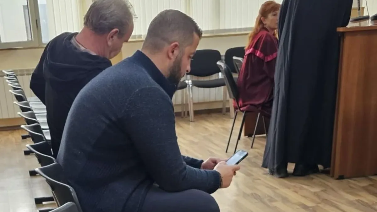Бащата на тийнейджъра, убил майка си, с първи думи след зверството 