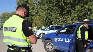 Мащабна акция на пътя! Полицаи, митничари и данъчни спират наред