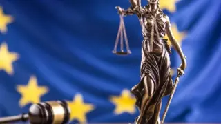 Прочухме се пред европейците: Погнаха нашенци, бъркали в кацата с меда