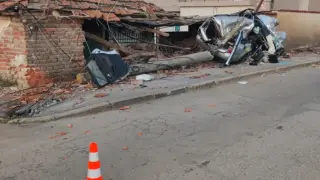 Брутални СНИМКИ 18+ от среднощния екшън в Софийско